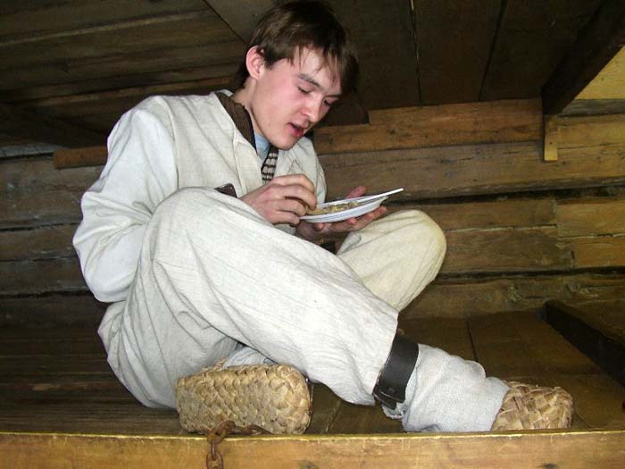 Дегустация арестантской каши в музее «Этапный пункт» д. Бачкеево