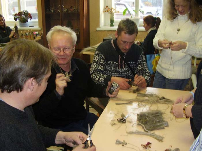 Мастер-класс для гостей из Финляндии  по изготовлению оберега из льна